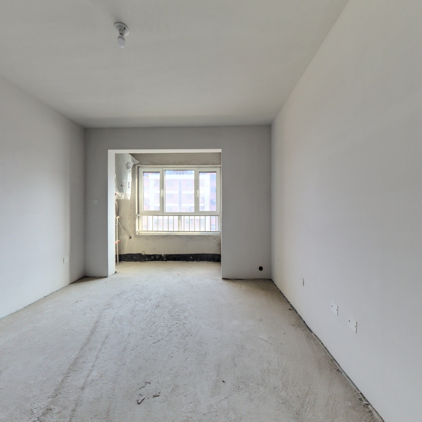 洋房南北通透，采光视野好配套设施齐全，交通便利。