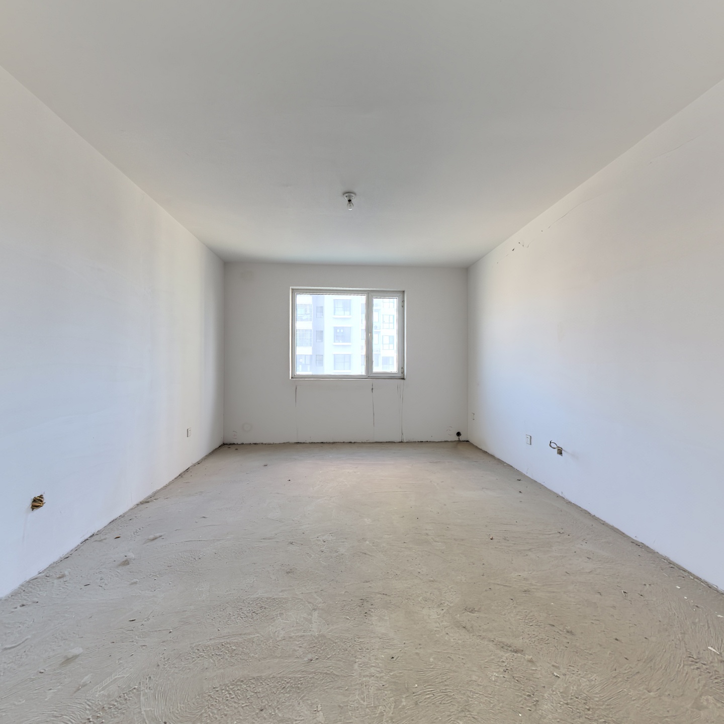 南北通透的，房本满二了，毛坯房随意装修