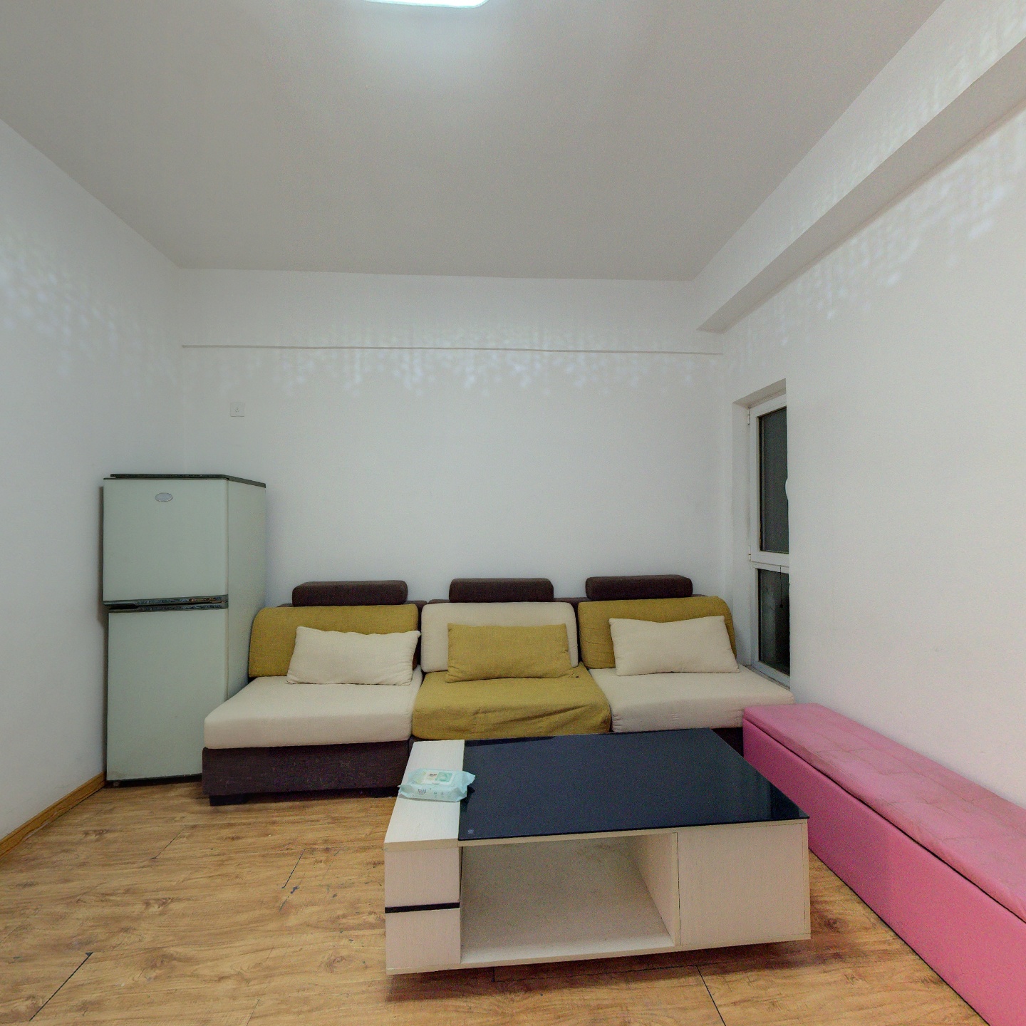 钻石广场全朝阳两居室，可贷款，房本满二。