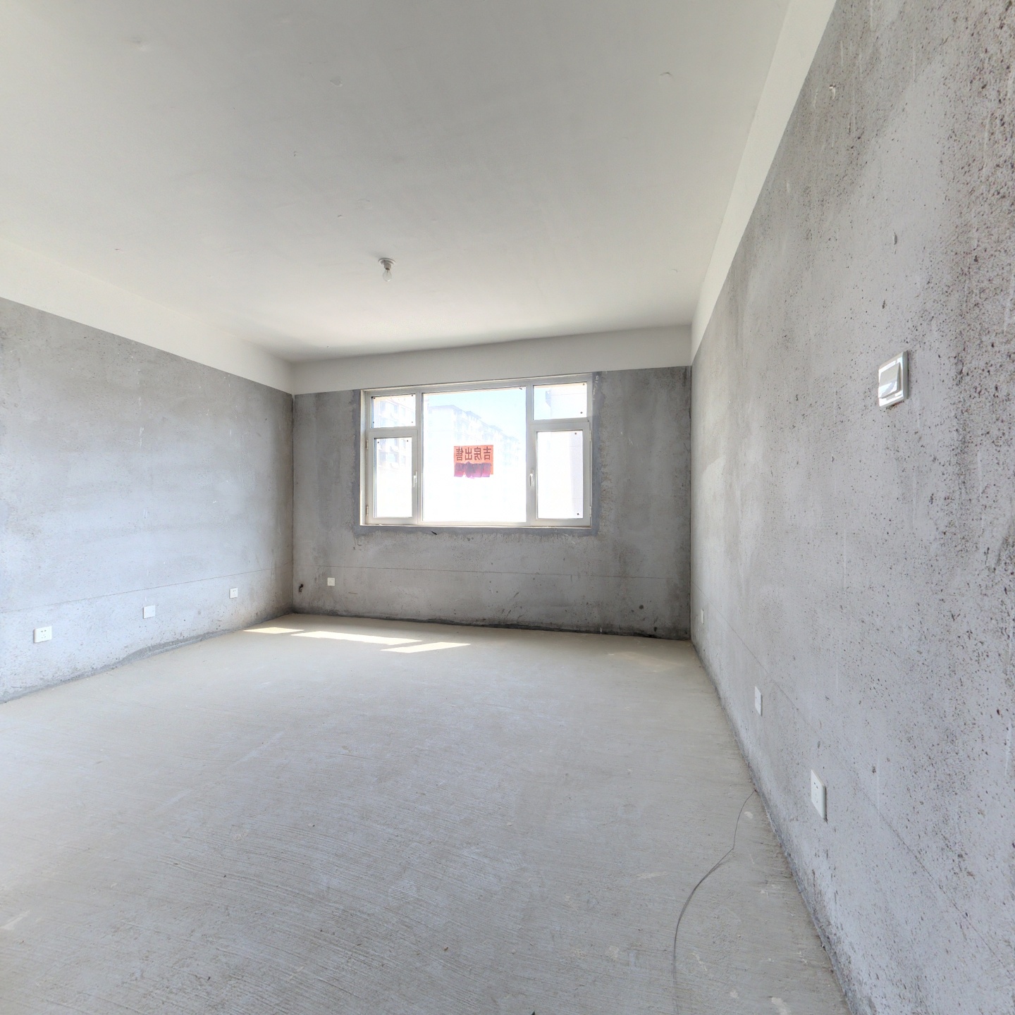 诺贝尔城西区三楼楼层好带车位储藏室有证可按揭