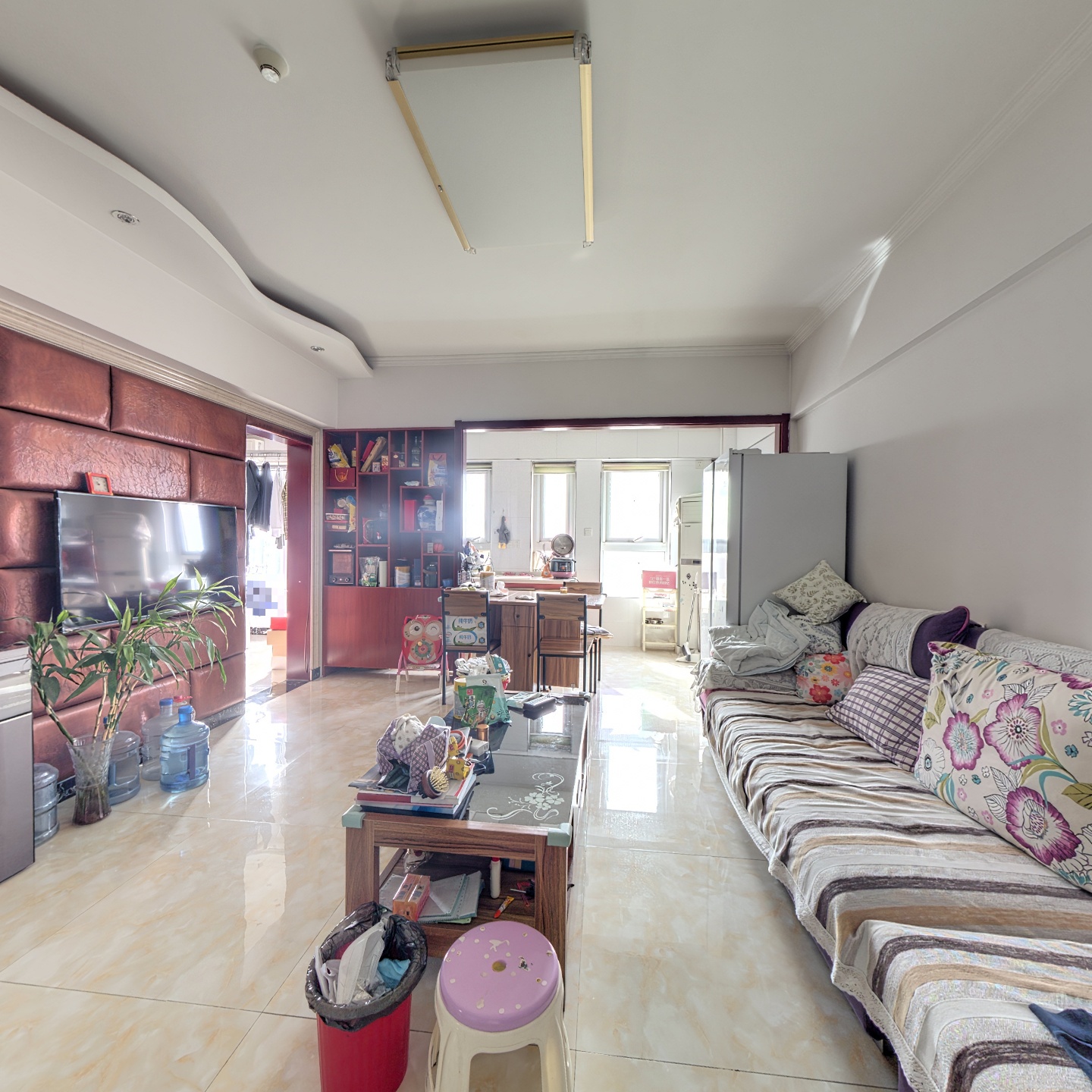 钻石广场全南二居室，精装修房本满五唯一，