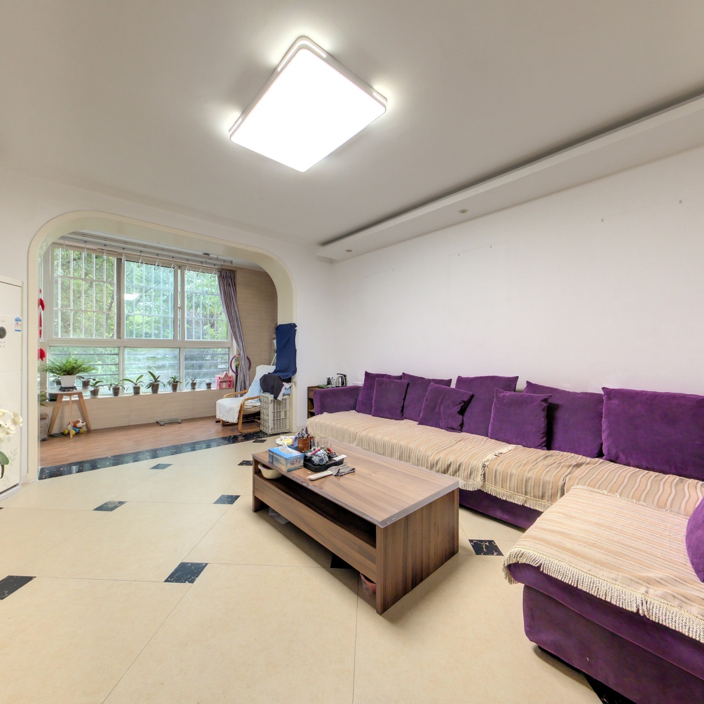 四海馨城1楼东户，精装修，带车库加储藏室，