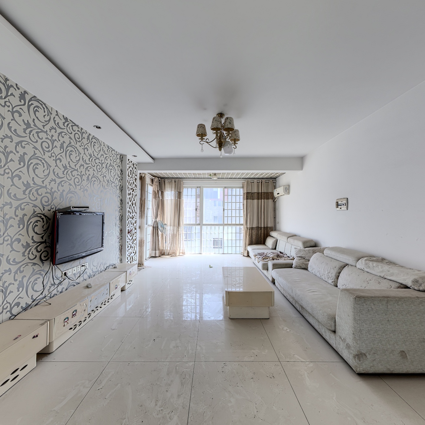 锦绣湘江二期，1梯两户南北朝向，视野开阔，业主自装