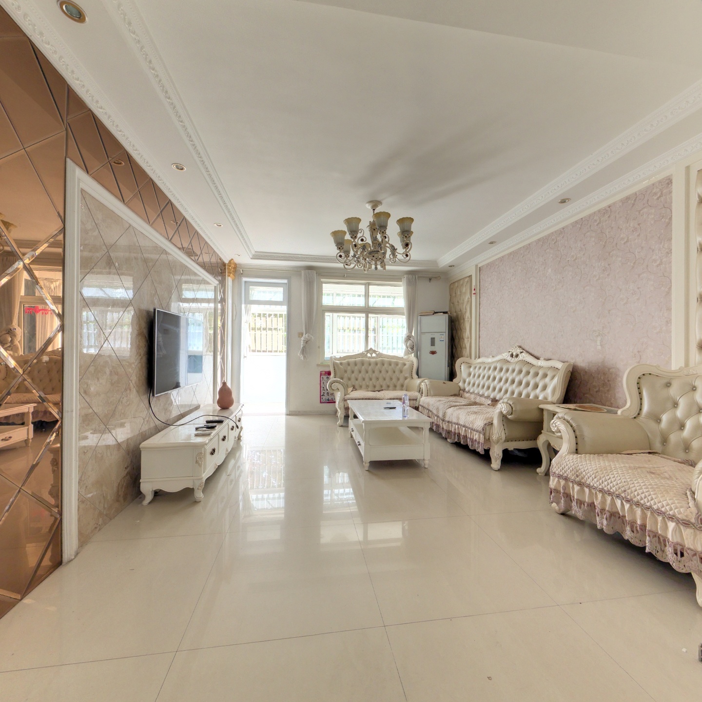 瑞阳多层1楼，4室，精华尊贵修，带车库，有证