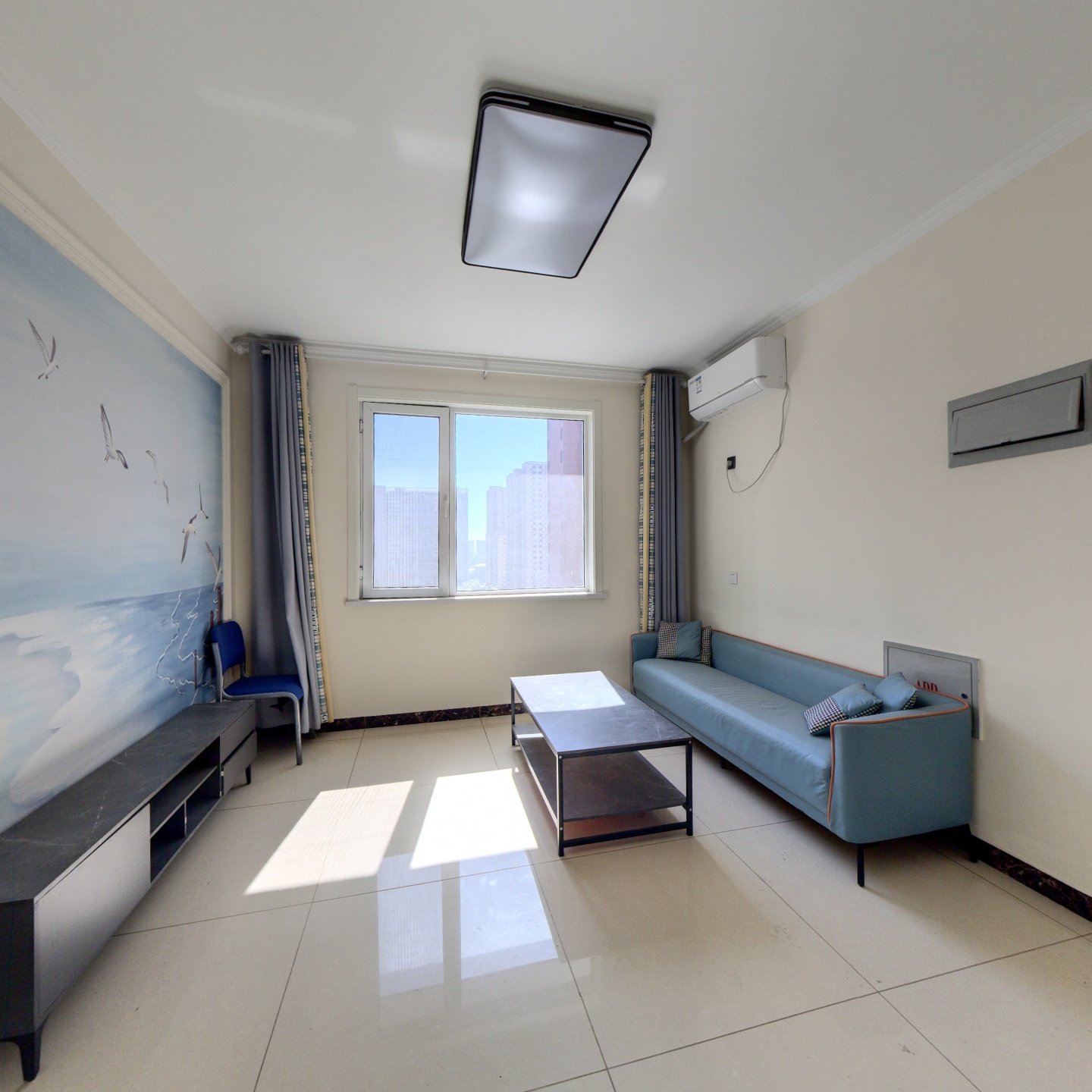 此房是精装正规一居室，临德信公园，配套齐全