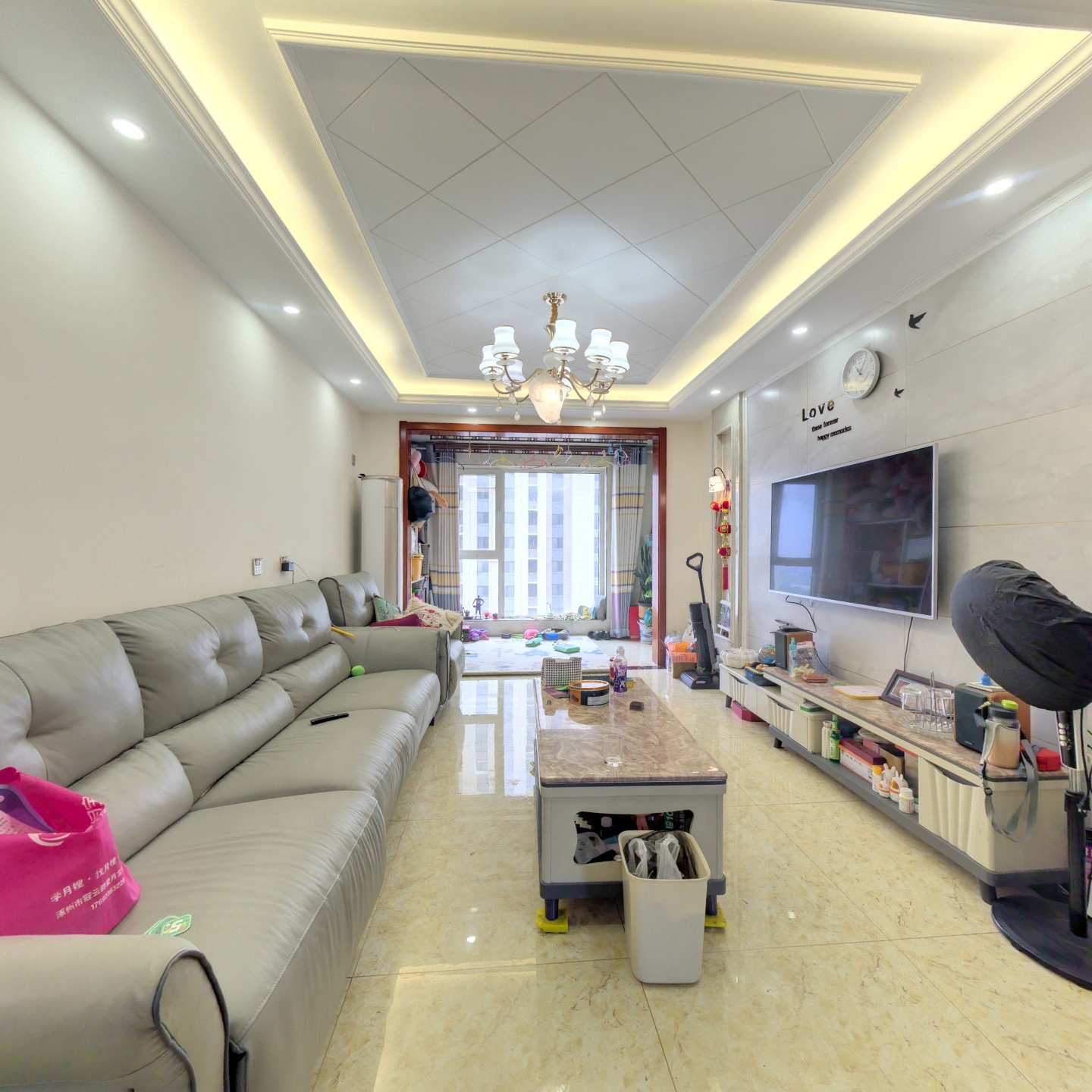 此房是精装修的，中高楼层全天采光