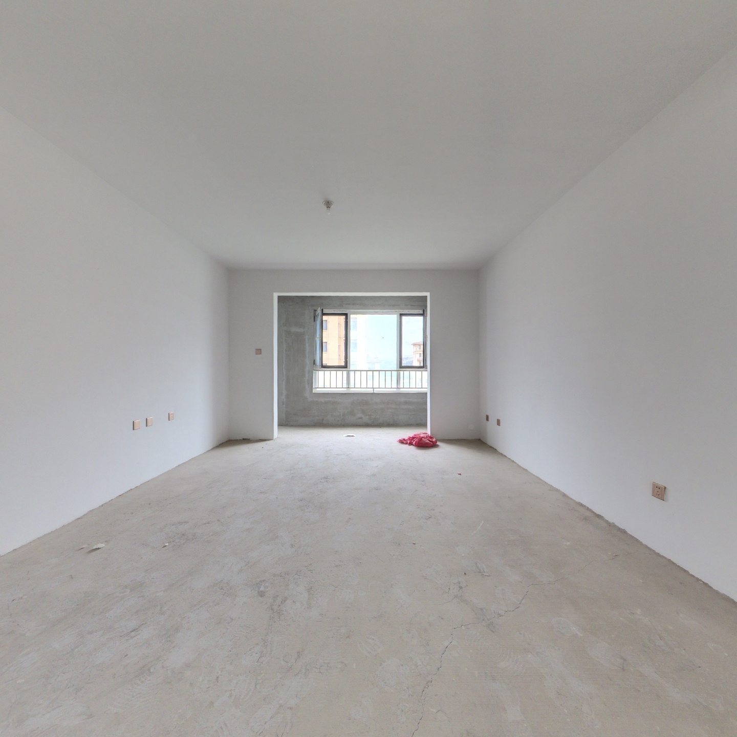 城南，电梯洋房，7楼135平带车位储藏室证满两年