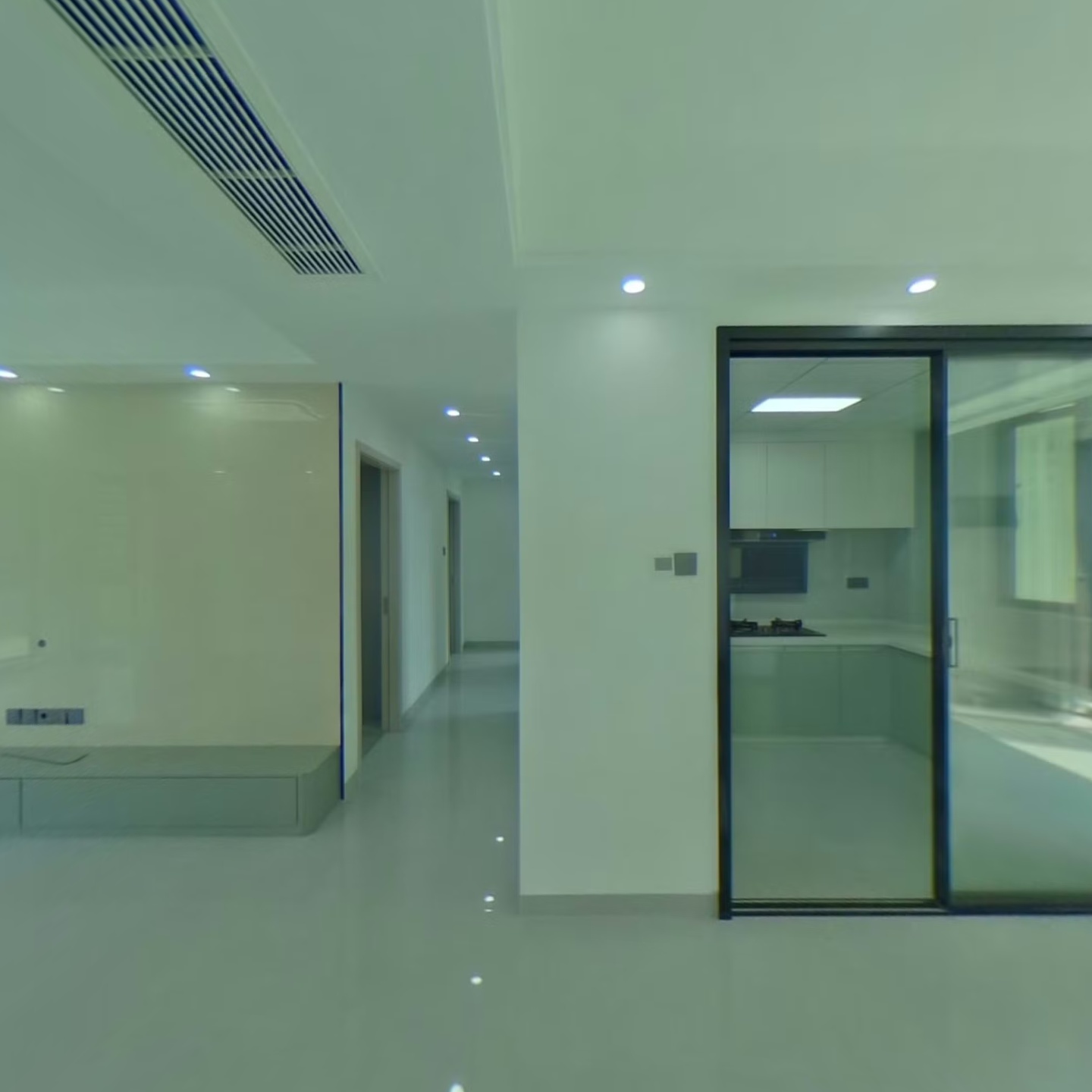 业主急售配有一个车位装修好没住过自己添置家具