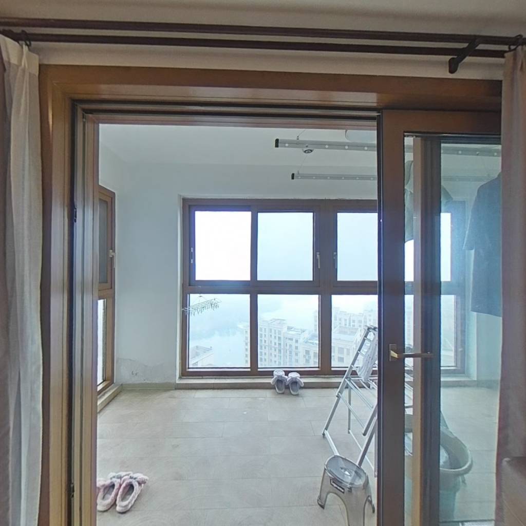 精装修拎包入住湖景房4居室满两年双阳台