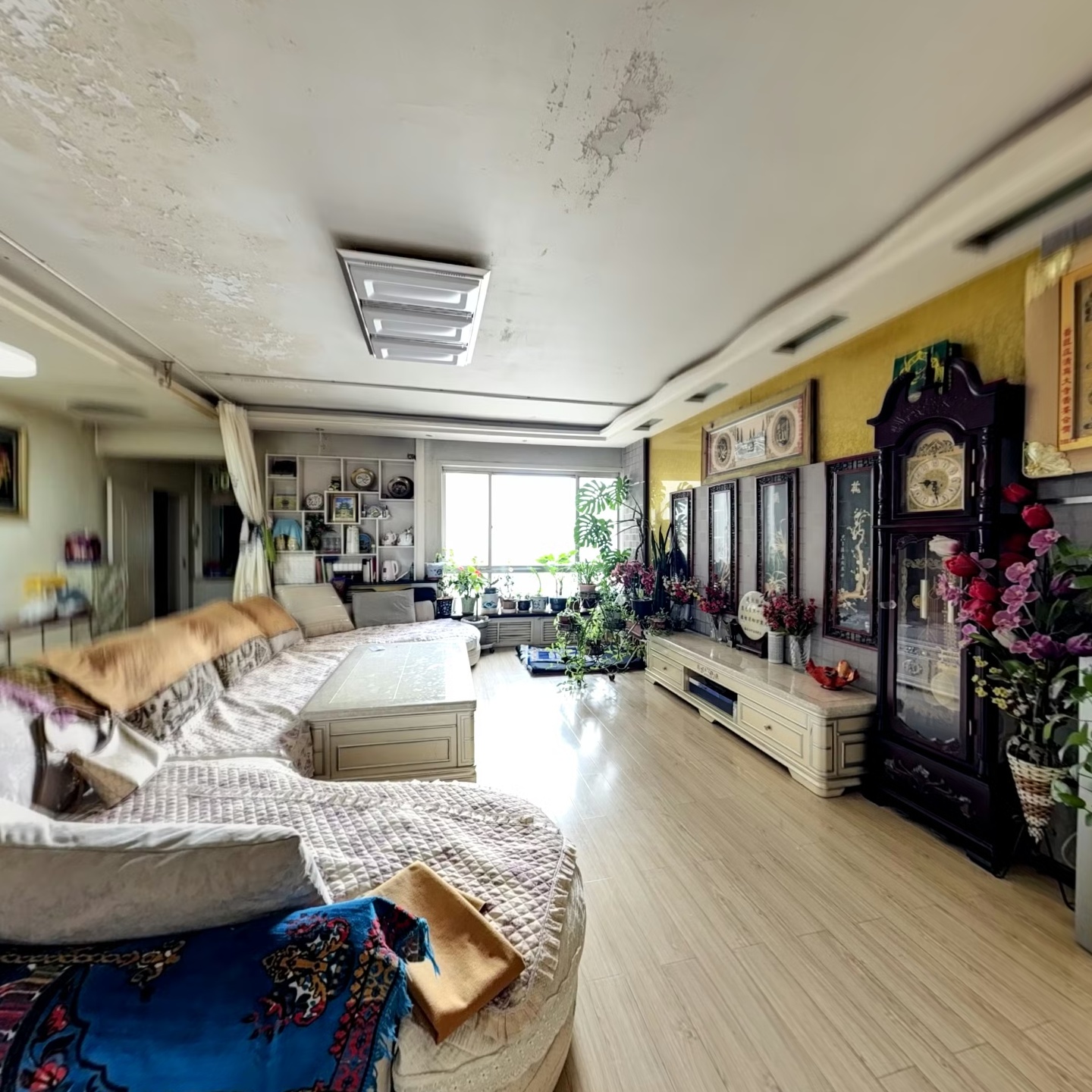 惠达小区 4室2厅 南 北