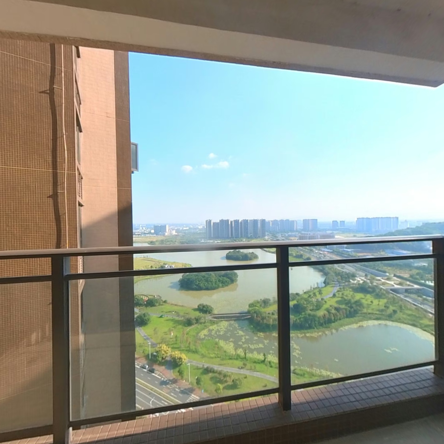 龙光湖景4房，装修全新未住，中高楼层看房方便