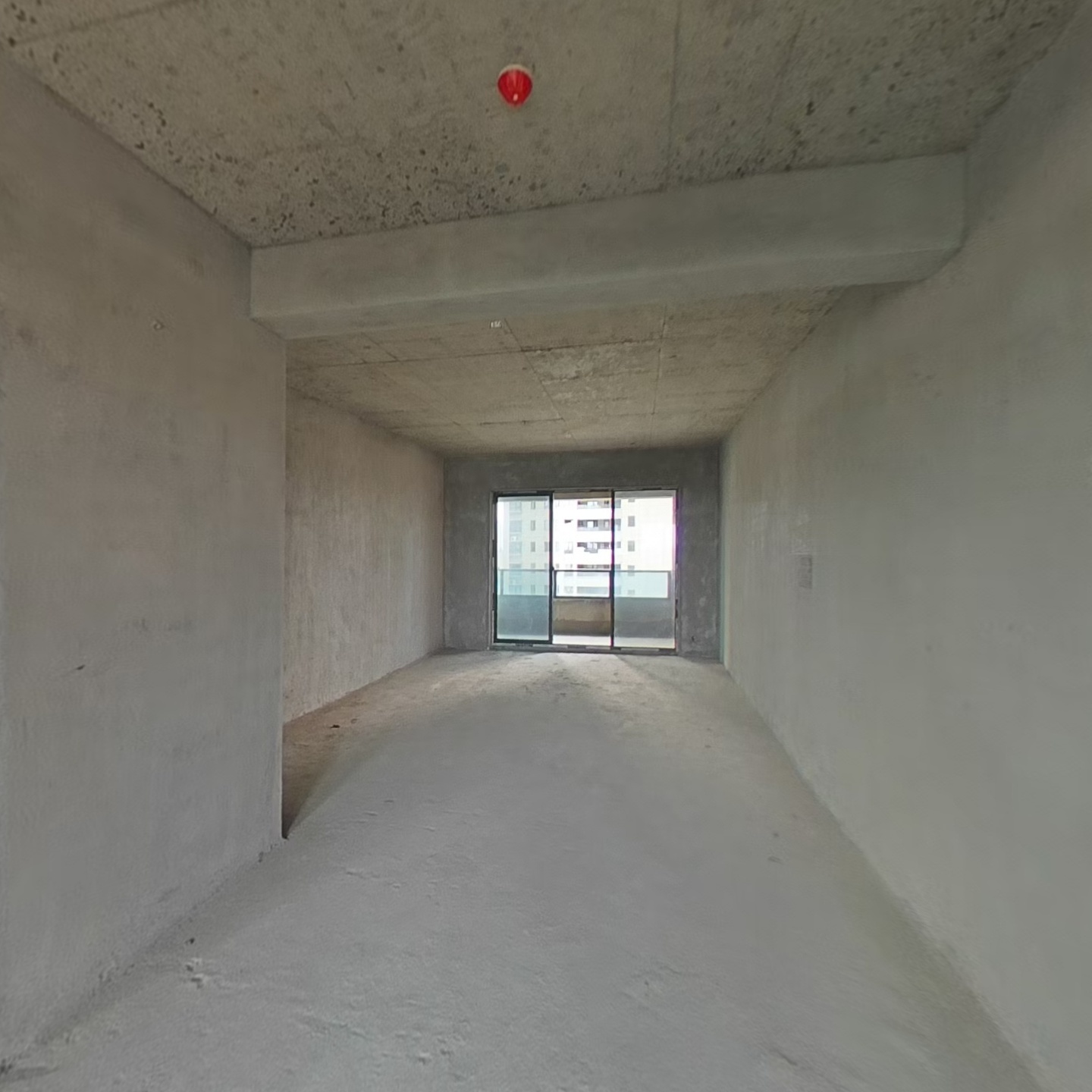天悦湾：新型小区，环境优美交通方便毛坯四房中间楼层