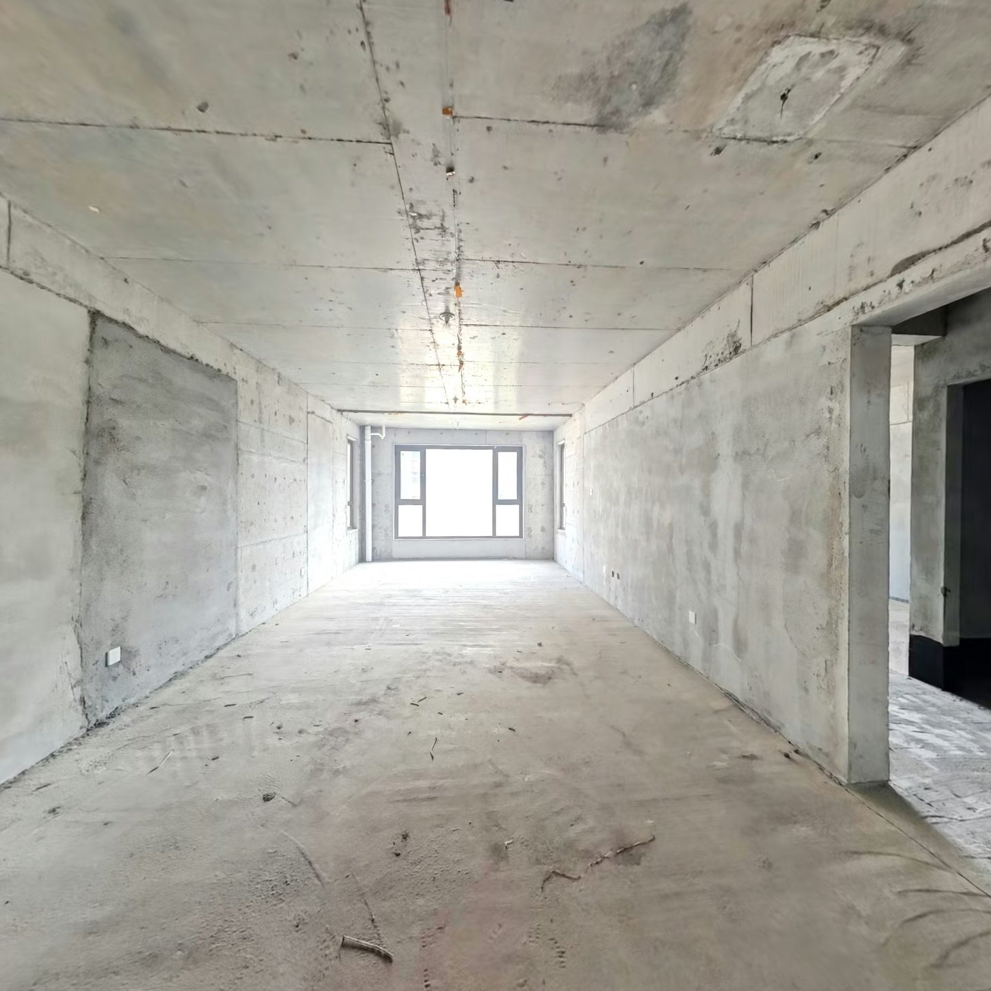 北滨河路，交通便利，出行方便，户型方正