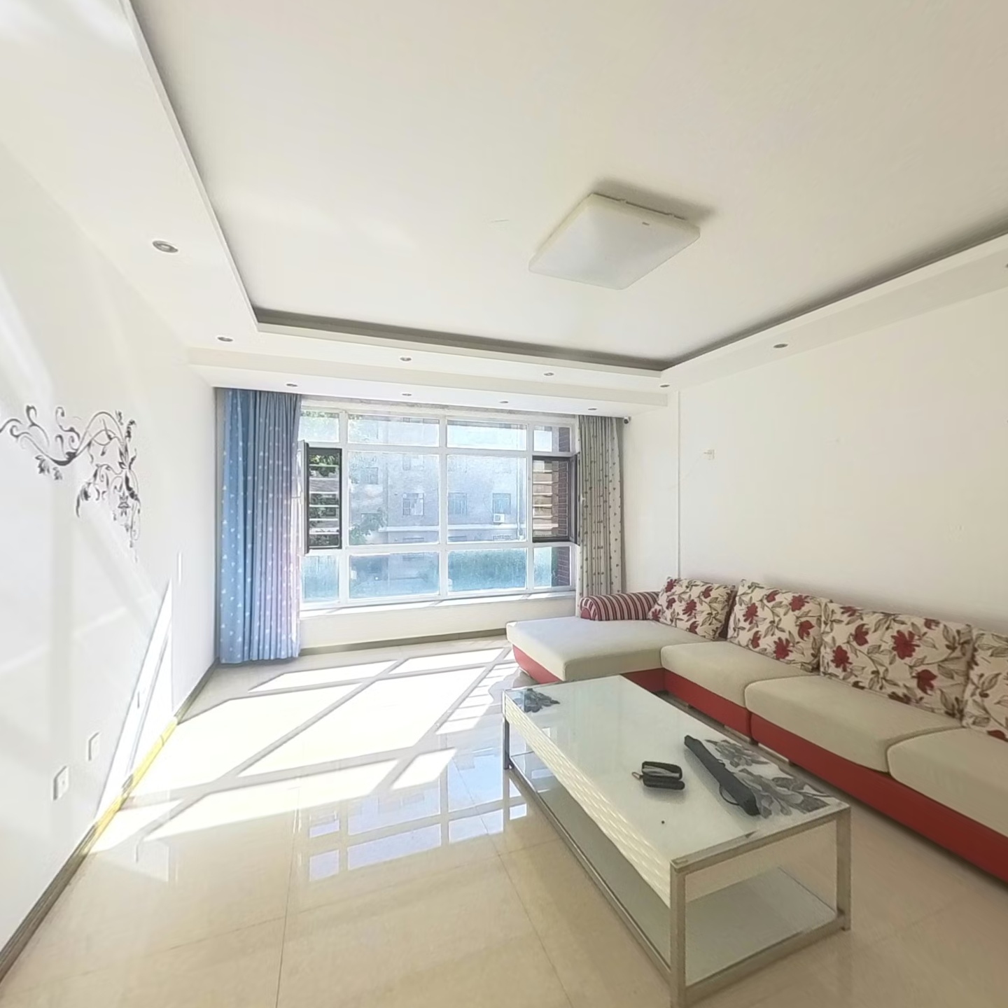 清华园三期   户型好 两室一厅  大明厅 拎包入住